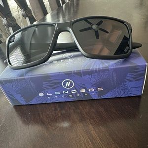Blenders Victory Lane Sunglasses